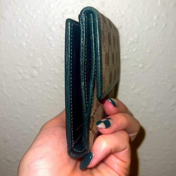 ****Authentic GUCCI Bifold Wallet**** - Picture 3 of 8